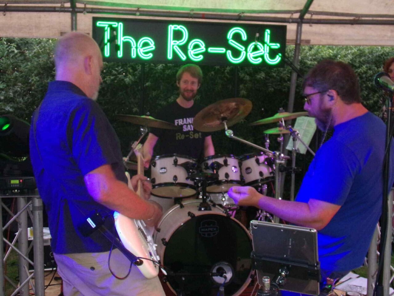 b84ef584-89b8-4009-ba0d-8b63ea50d21f